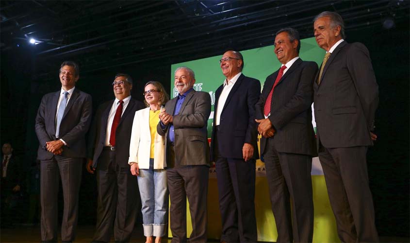 Lula anuncia cinco ministros do futuro governo