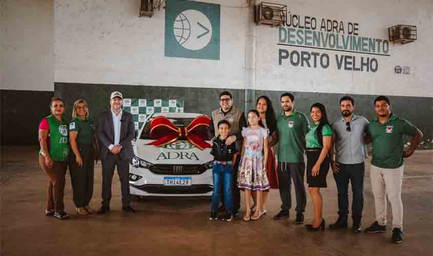 Deputado Alex Redano entrega veículo para a ADRA em Porto Velho