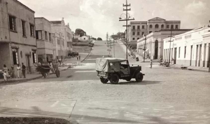 O HOMEM INVISÍVEL ENTRA EM AÇÃO