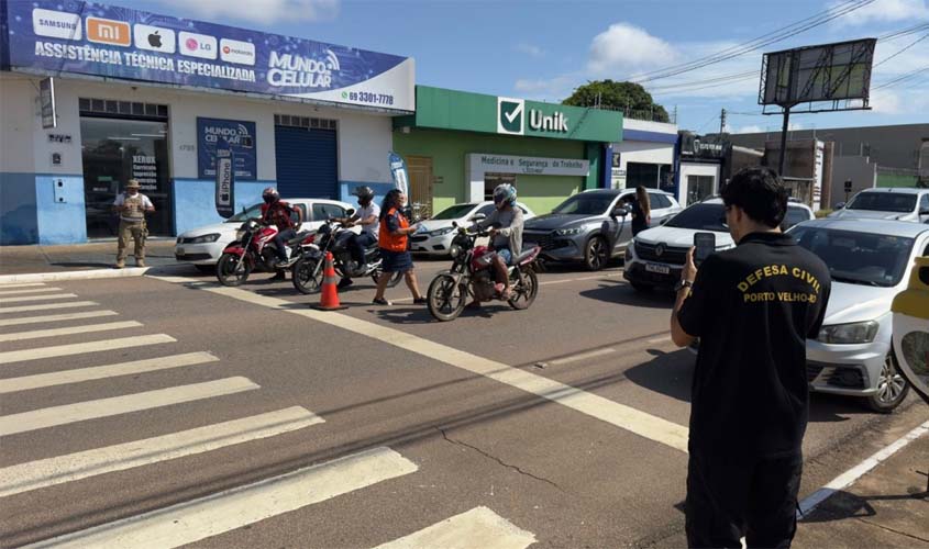 Pit stop orienta população sobre cuidados em enchentes