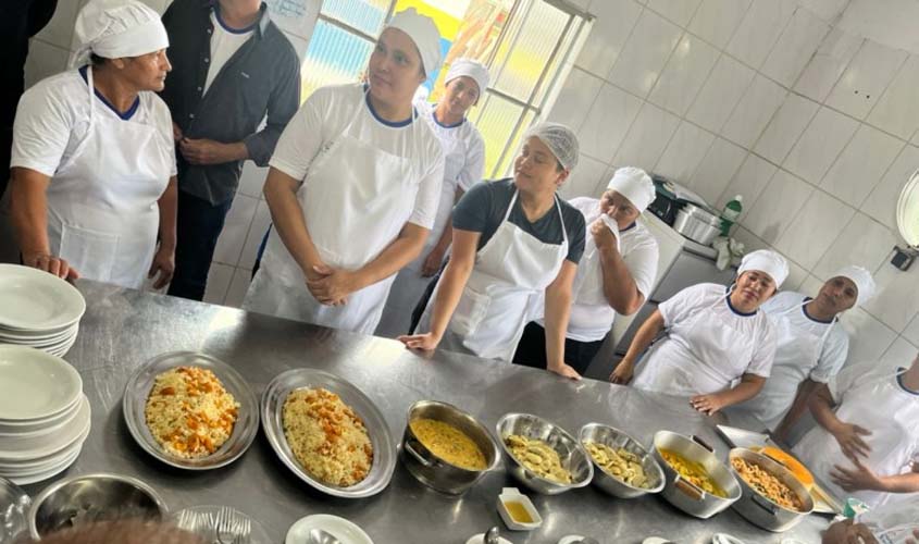 Comunidades ribeirinhas recebem curso de preparo de peixe e camarão