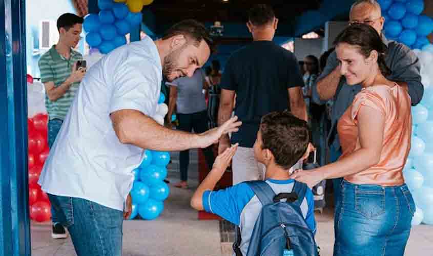 Mais de 8 mil alunos retornam às aulas da rede municipal de ensino