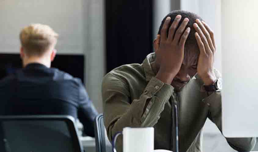 Afastamento do trabalho por transtornos mentais ultrapassaram 400 mil em 2024