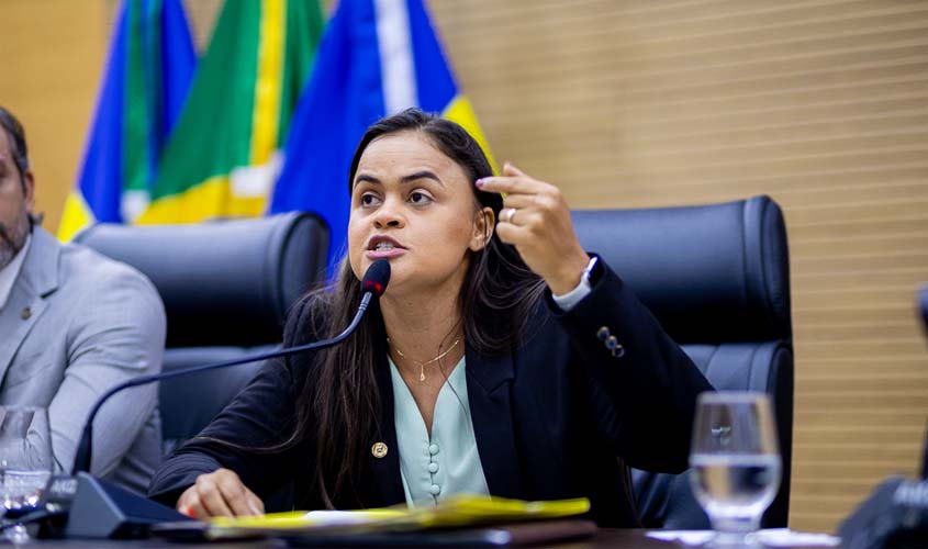 Dra. Taíssa critica tratamento a grandes empresas em sessão