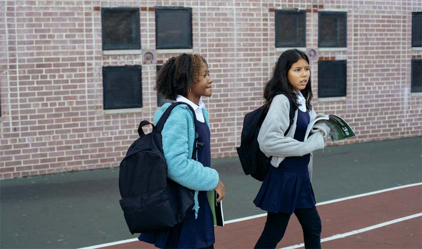 Peso ideal da mochila escolar: quando vira problema?