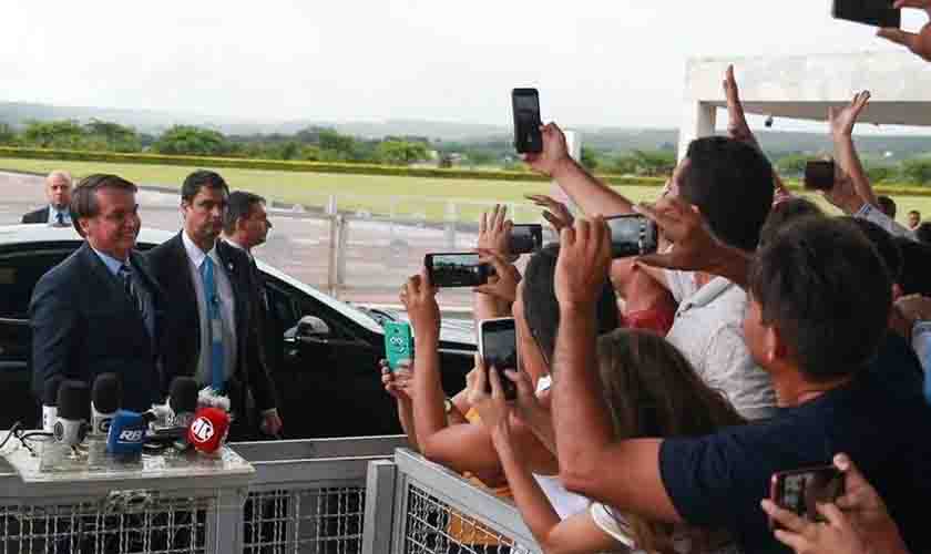 Após alta de combustíveis, Bolsonaro admite que não governa o Brasil: 'eu não decido nada'