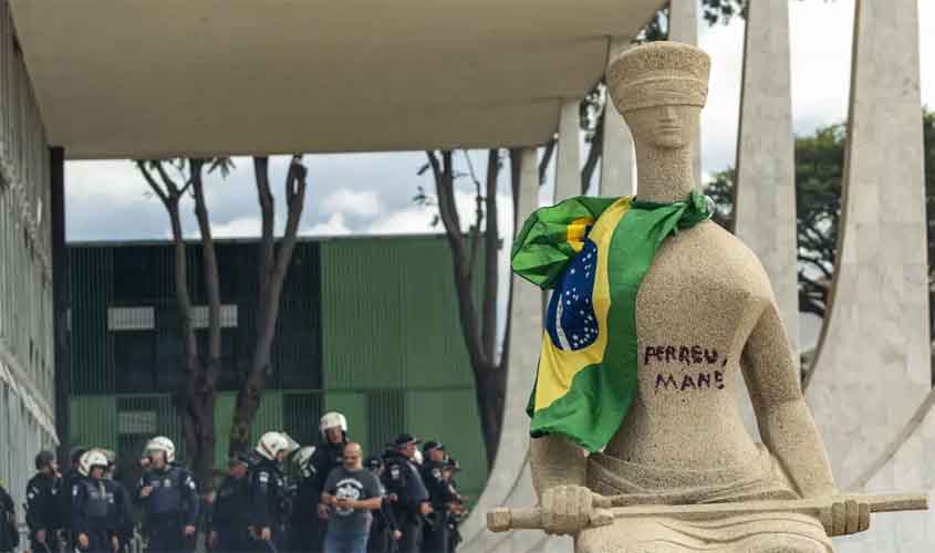 STF julgará no dia 25 de abril mulher que pichou estátua A Justiça