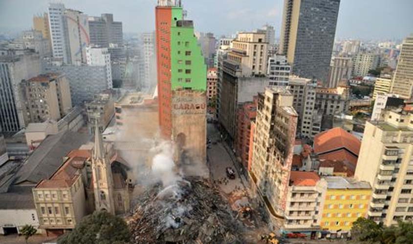 Bombeiros encontram novos fragmentos de ossos em escombros de prédio