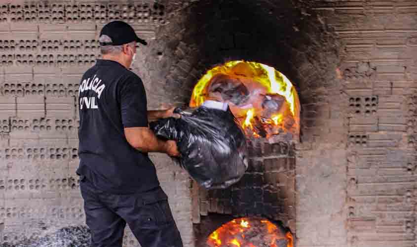 Departamento de Narcóticos incinera mais de 800 quilos de entorpecentes