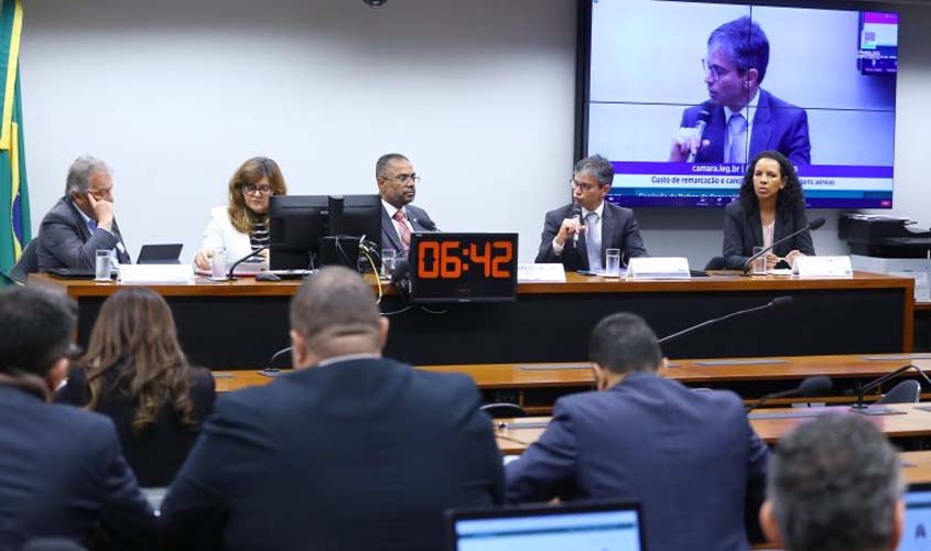 Deputados reclamam dos altos custos em serviços de remarcação e cancelamento de passagens aéreas  