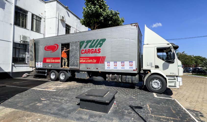 Primeiro caminhão com donativos arrecadados em Porto Velho é carregado com destino ao Rio Grande do Sul