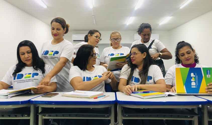 Mães conciliam rotina materna com capacitação profissional