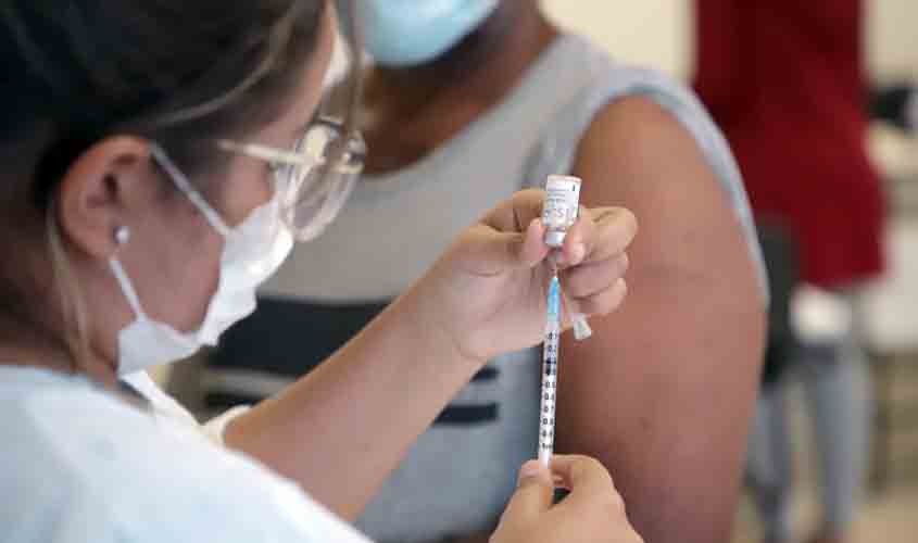 Novo grupos de profissionais começam a ser imunizados nesta sexta-feira em Porto Velho