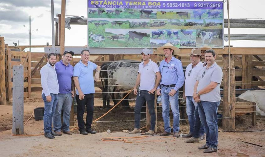 Maurão de Carvalho destaca força do setor produtivo, ao participar de exposição em Espigão do Oeste