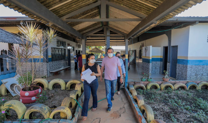 Prefeito visita diversas frentes de trabalho em Extrema