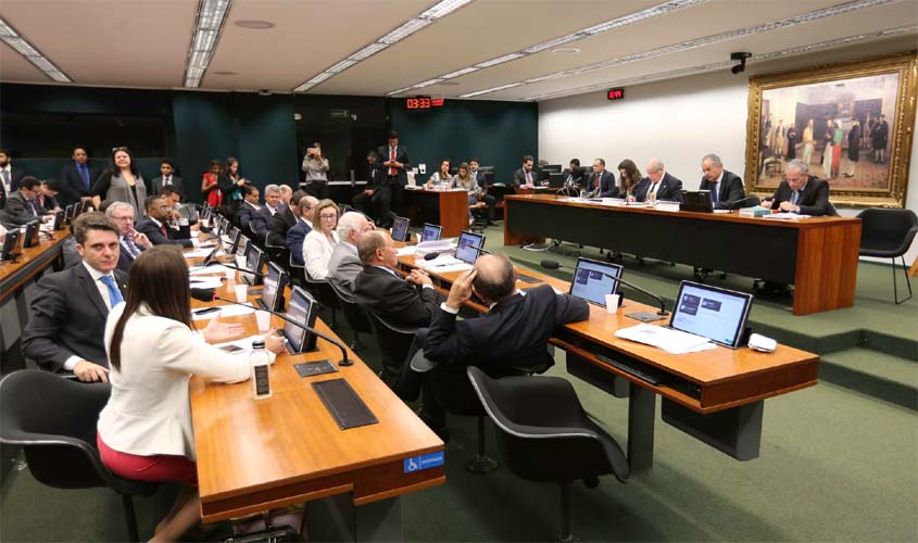 Comissão da reforma política aprova distritão para eleições de 2018 e 2020