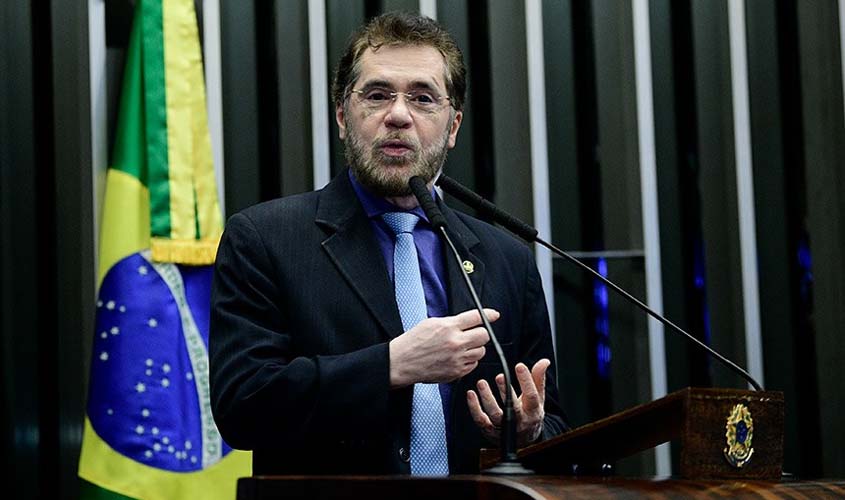 Plínio Valério diz ser contra indicação de Eduardo Bolsonaro a embaixada nos EUA