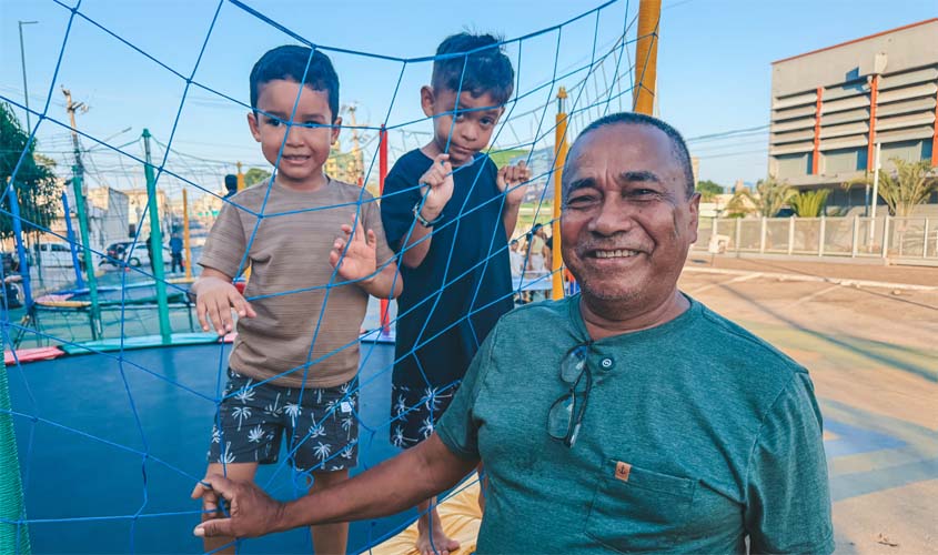 De pai para filho, gerações se encontram na Rua de Lazer