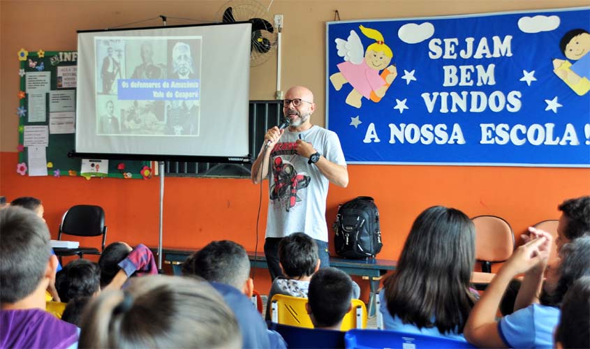 Aleks Palitot realiza palestra no Triângulo