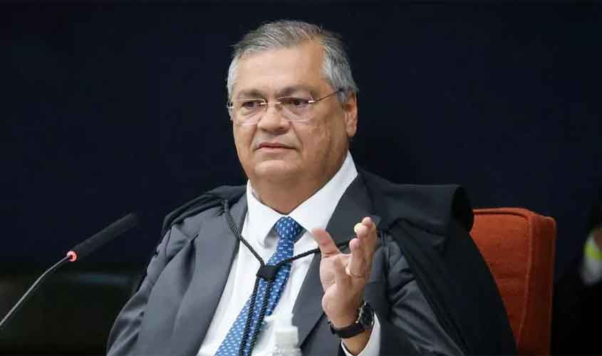 Dino ironiza Trump e afirma que sanções de estrangeiros não intimidarão o STF