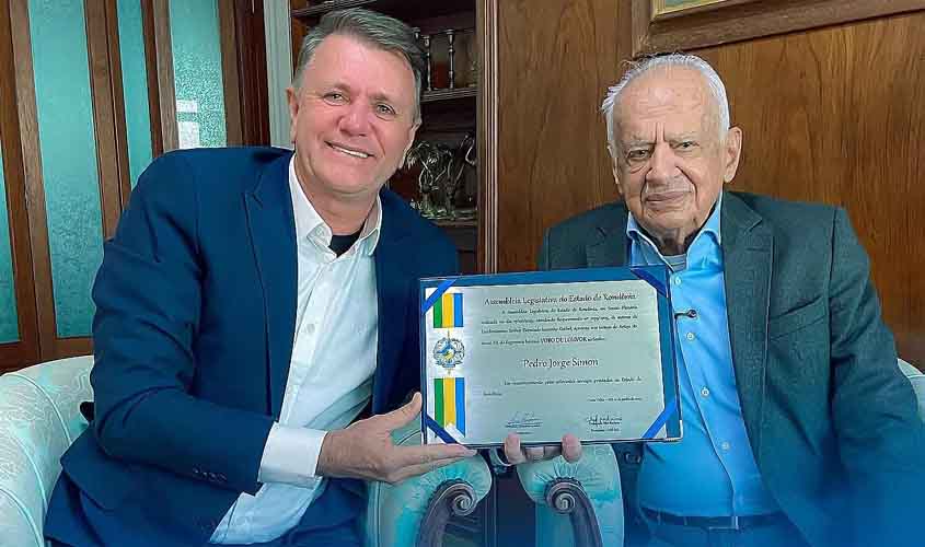 Luizinho Goebel presta homenagem a Pedro Simon durante sessão da CCJR em Vilhena