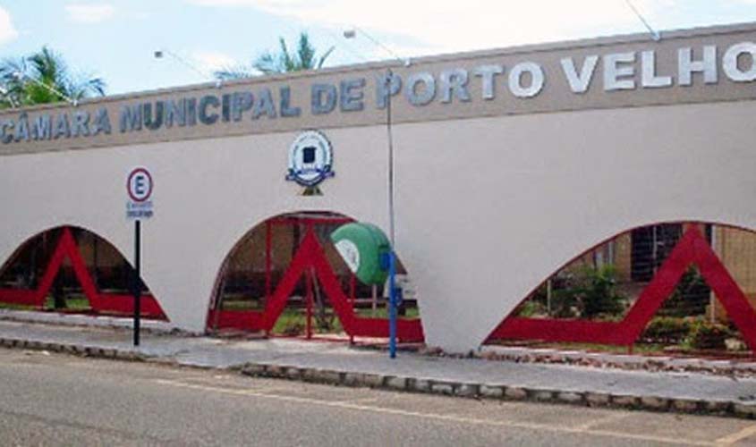 Representantes dos servidores da Câmara Municipal de Porto Velho protocolam Oficio junto à presidência
