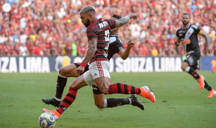 Vasco e Flamengo se enfrentam em momentos distintos no Brasileirão