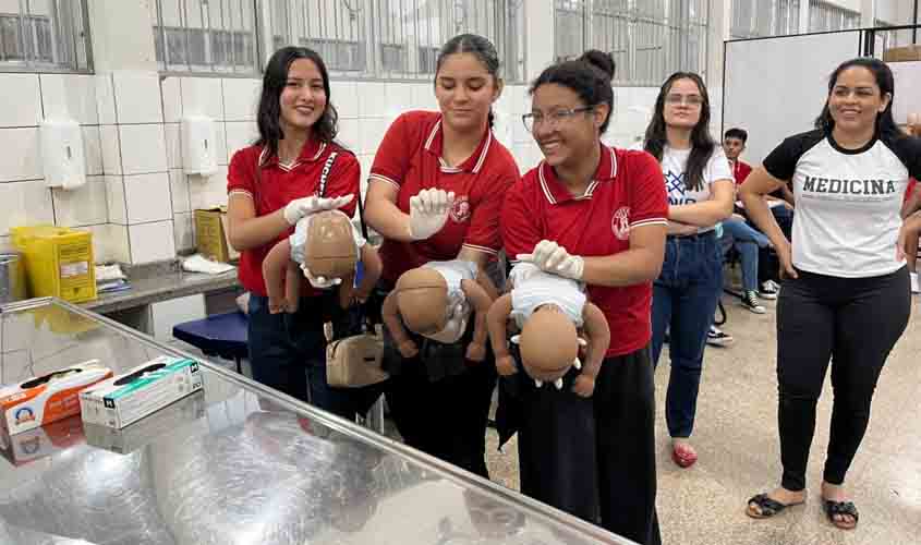 Estudantes de escolas públicas de Porto Velho visitam Universidade Federal de Rondônia