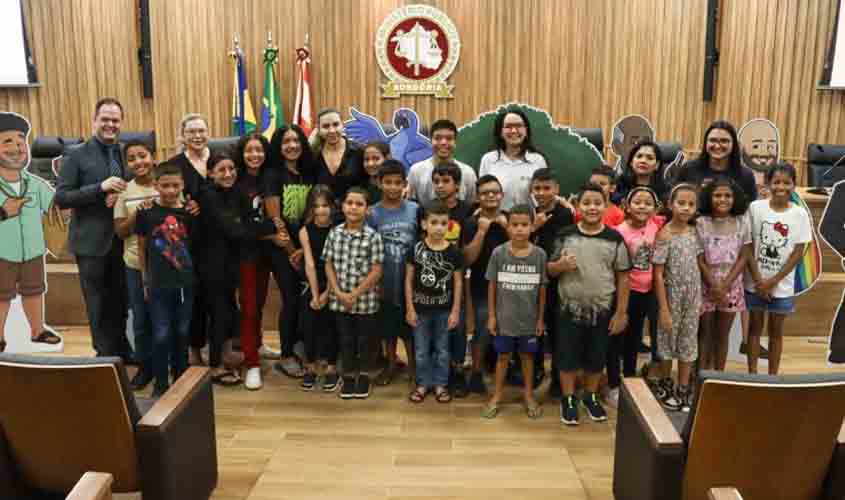 Crianças da Associação Luz do Alvorecer visitam sede do Ministério Público de Rondônia