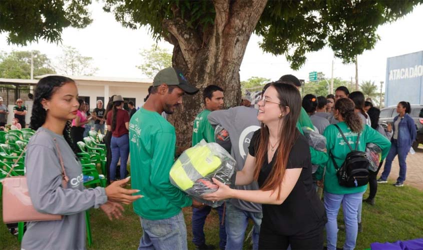 Catadores do Vale do Jamari recebem kits do governo de RO
