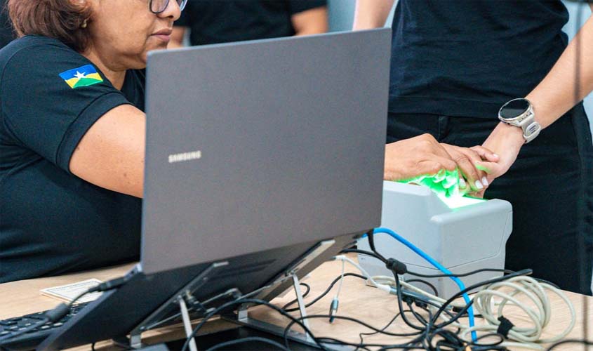 Policiais civis em formação realizam biometria na PCRO
