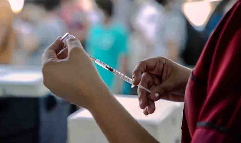 Vacinação contra a covid-19 segue em 10 pontos em Porto Velho