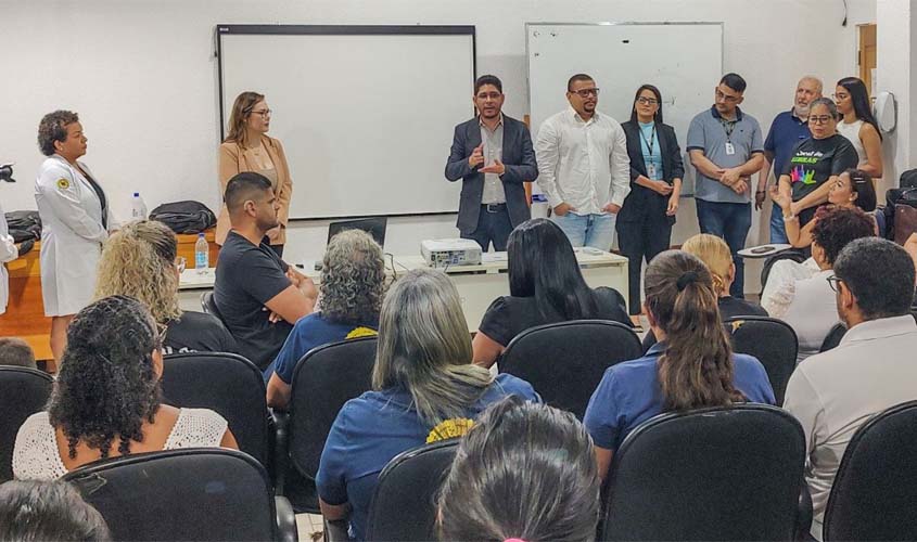 Entrega de certificados a concluintes de cursos da Escola do Legislativo