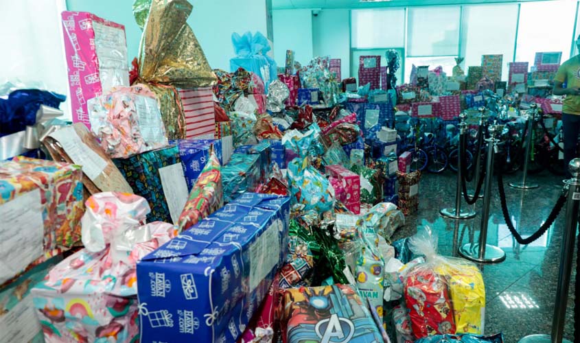 Governo de RO realiza sonho de alunos no Papai Noel dos Correios