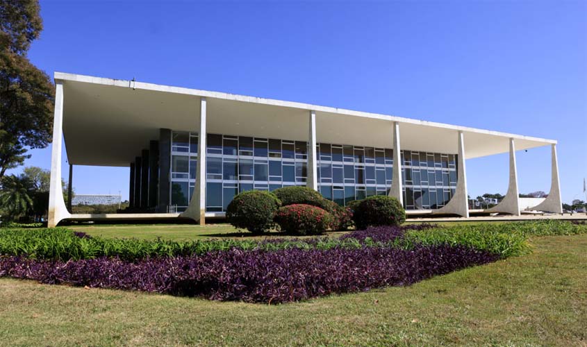 STF analisa avanço de nível para servidor com pós-graduação