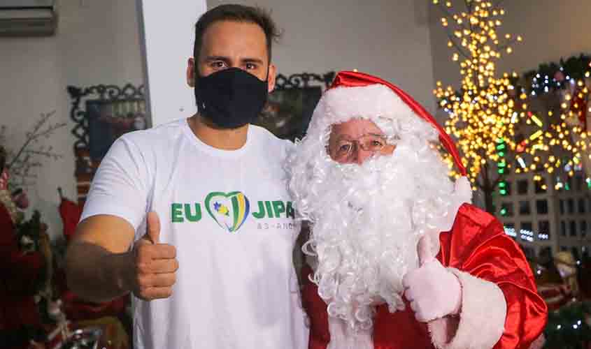 Prefeito Affonso Cândido faz a abertura oficial da Casa do Papai Noel