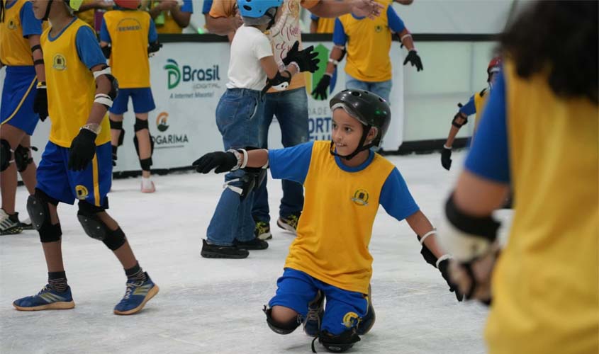 Alunos de escolas municipais patinam no Parque da Cidade