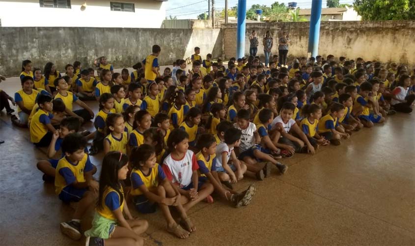 Prefeitura entrega bicicletas a alunos com melhores notas