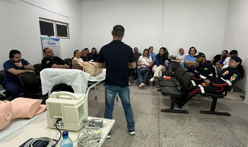 Prefeitura capacita equipe da Sala Vermelha