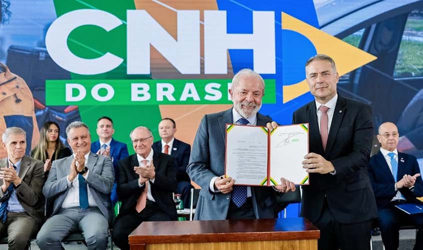Lula diz que nova CNH dará mais dinheiro para famílias
