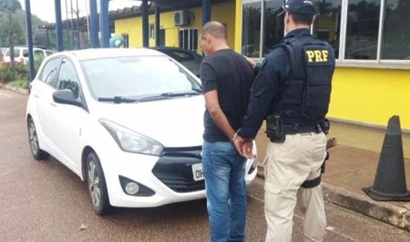 PRF recupera veículo furtado em Porto Velho