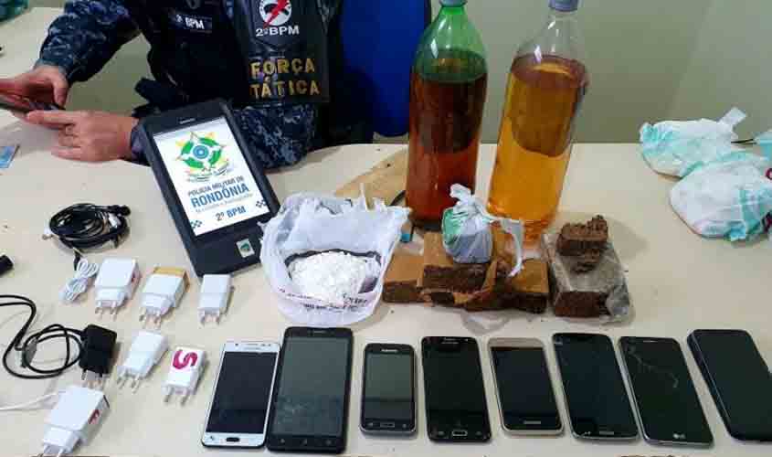 Polícia Militar prende casal com drogas, celulares e cachaça que seriam lançados para dentro do Presídio Agenor Martins de Carvalho
