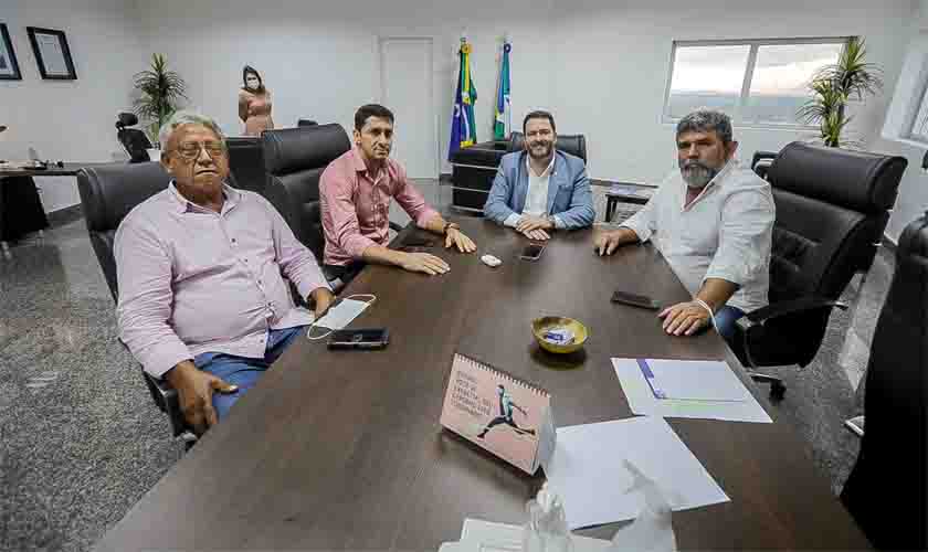 Presidente Alex Redano se reúne com lideranças de Santa Luzia do Oeste
