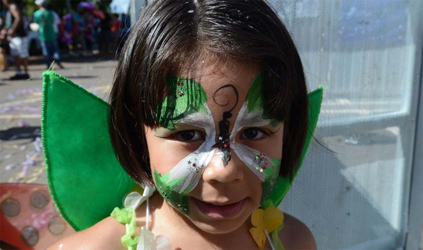 Bloquinhos de rua são brincadeira saudável para crianças no carnaval