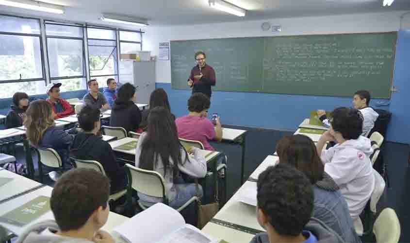 Câmara aprova proposta que proíbe escolas de recusar matrículas