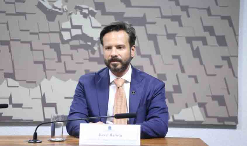 Conselho Nacional de Educação destaca autonomia de escolas para implementar lei que restringe celular em sala  