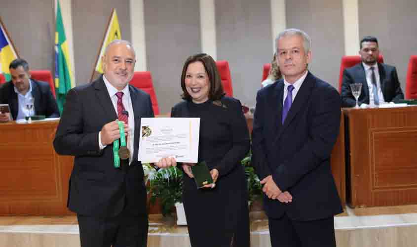 Governo de RO recebe homenagem pela atuação na educação e ciência