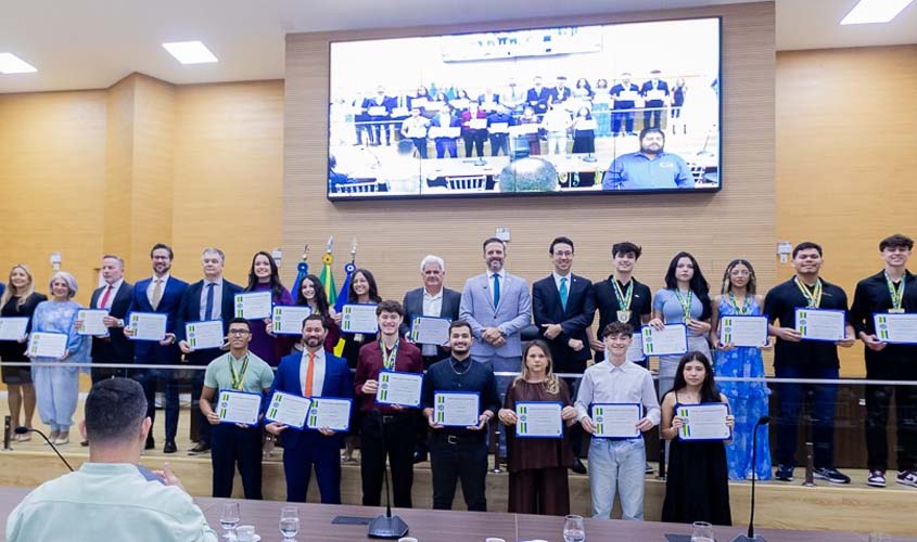 Alero homenageia profissionais de seguros e Academia Mestre Streit