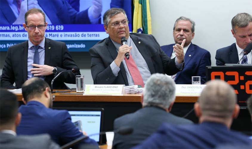 Audiência da Câmara com Dino é encerrada após confusão entre deputados