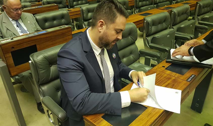 Emenda de Léo Moraes estende gratuidade quando  requerente for representado por defensor público   